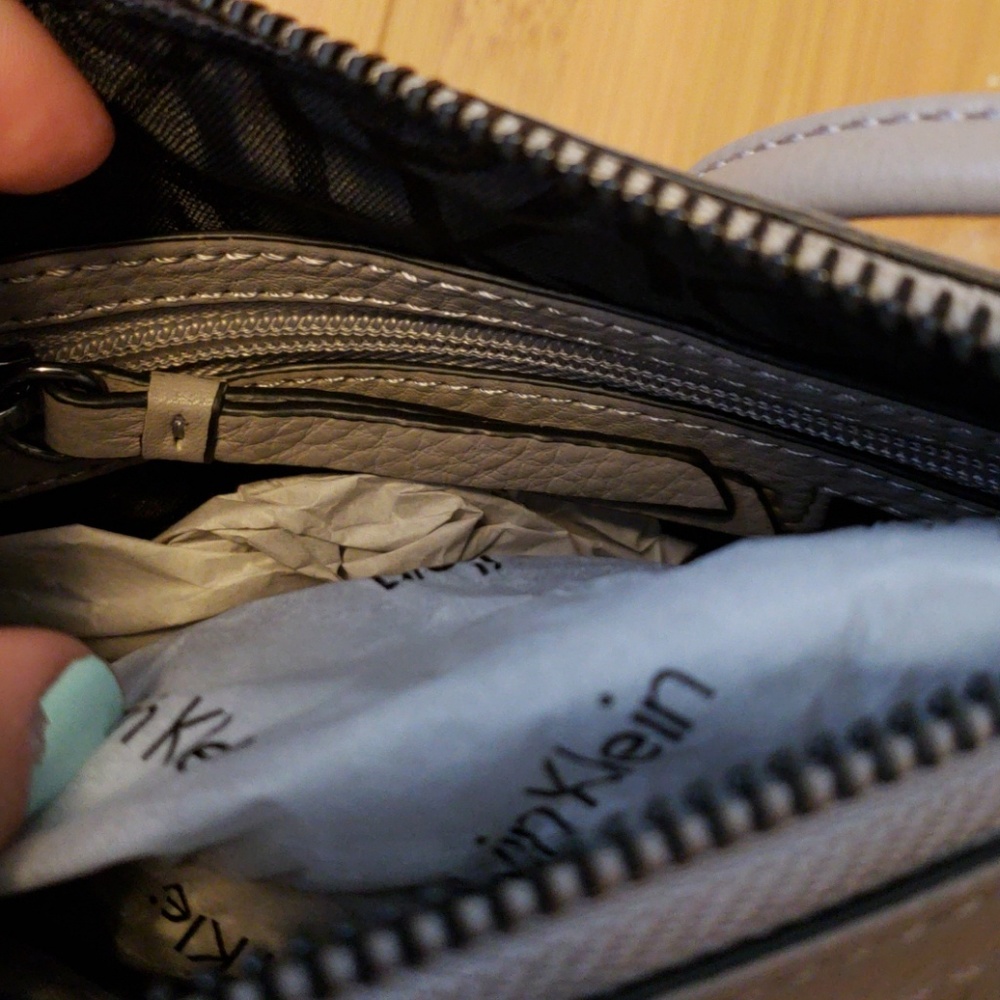 CALVIN KLEIN Leather Crossbody NWT - Picture 3 of 8